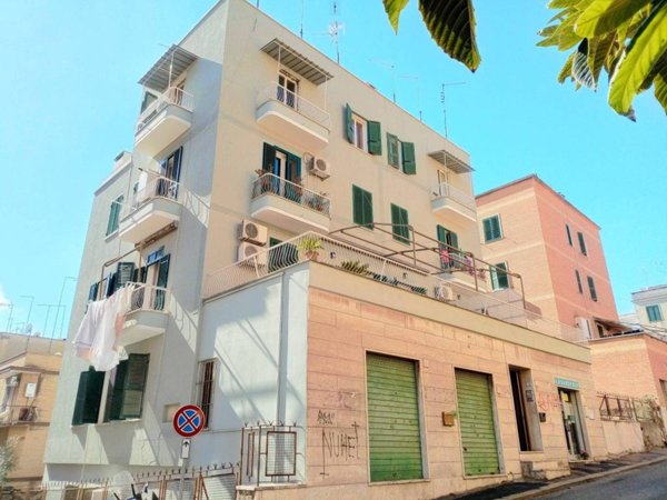 negozio in vendita a Roma in zona Prenestino-Centocelle
