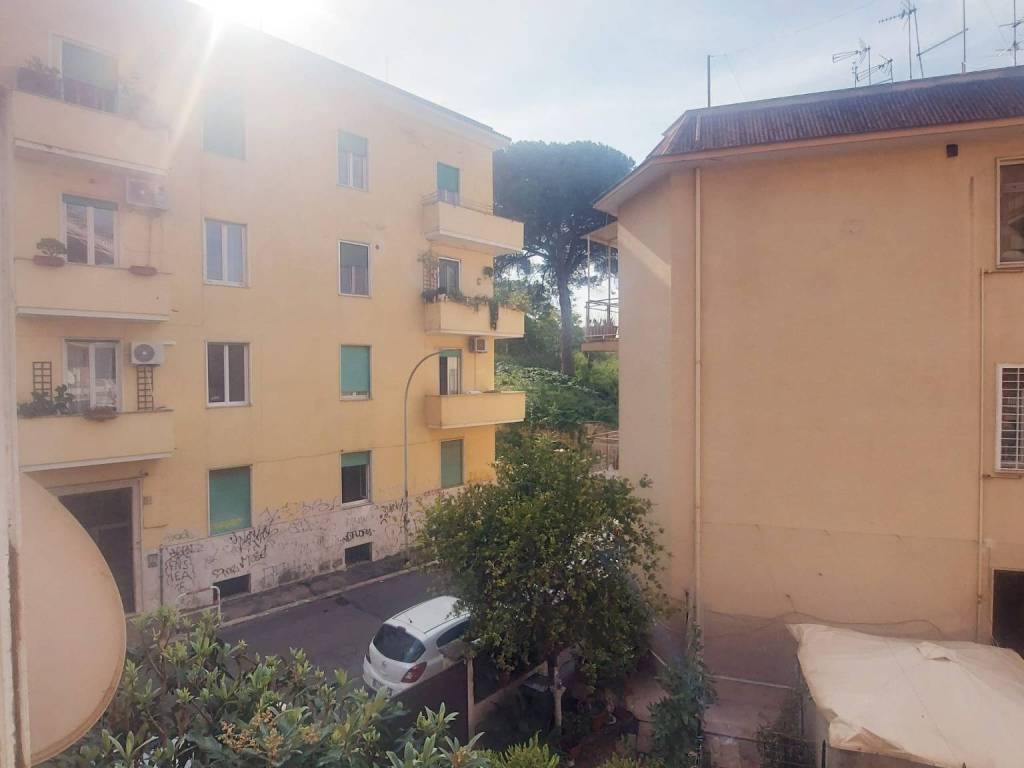 appartamento in vendita a Roma in zona Ostiense