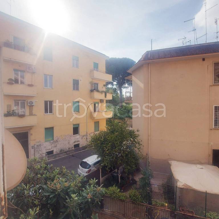 appartamento in vendita a Roma in zona Ostiense