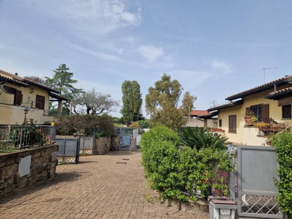 casa indipendente in vendita a Roma in zona Massimina/Casal Lumbroso