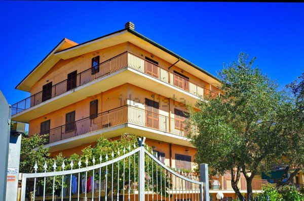 appartamento in vendita a Roma in zona Colle del Sole