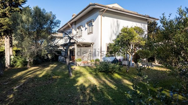 casa indipendente in vendita a Roma in zona Casal Palocco