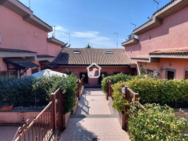 casa indipendente in vendita a Roma in zona Torrione Cerquetta