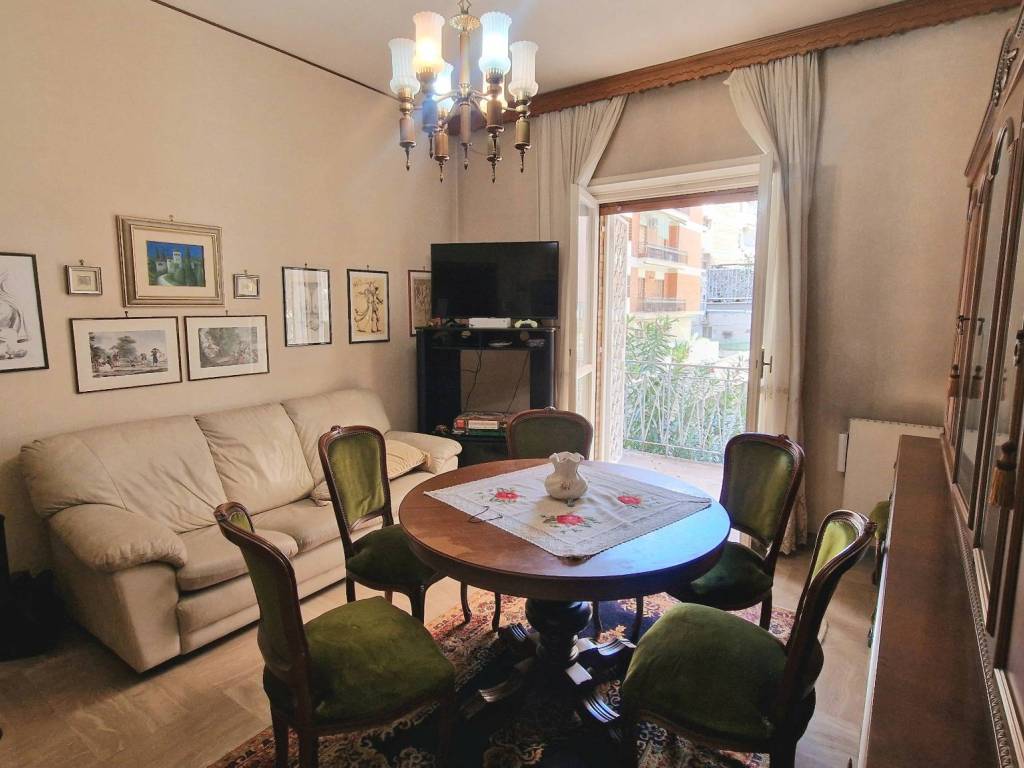 appartamento in vendita a Roma in zona Appio Latino