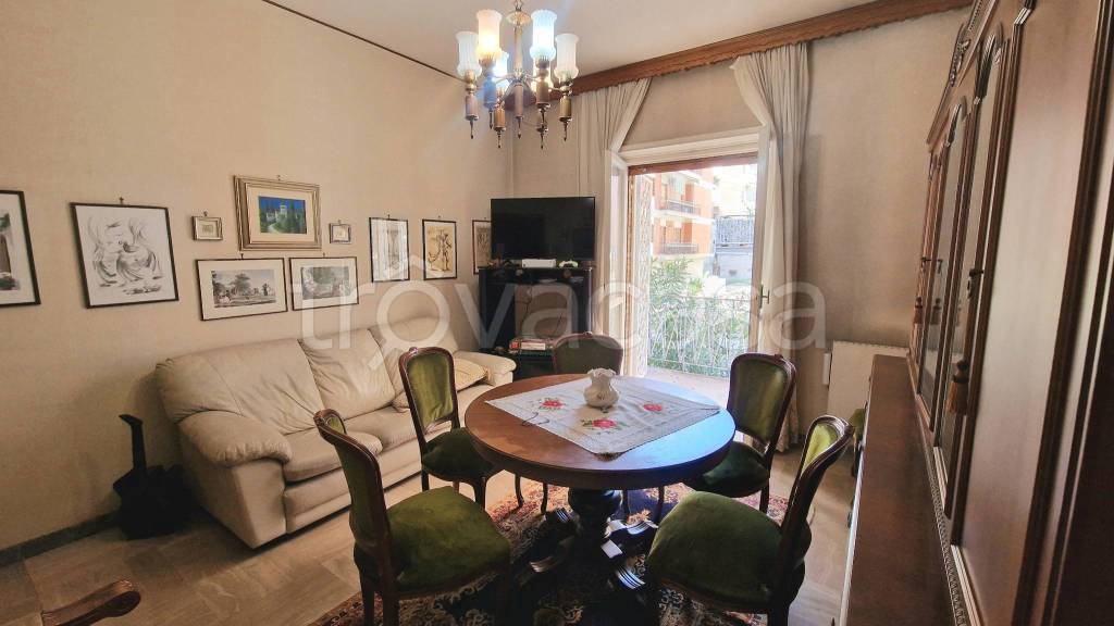 appartamento in vendita a Roma in zona Appio Latino