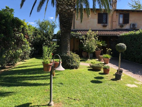 casa indipendente in vendita a Roma in zona Collatino