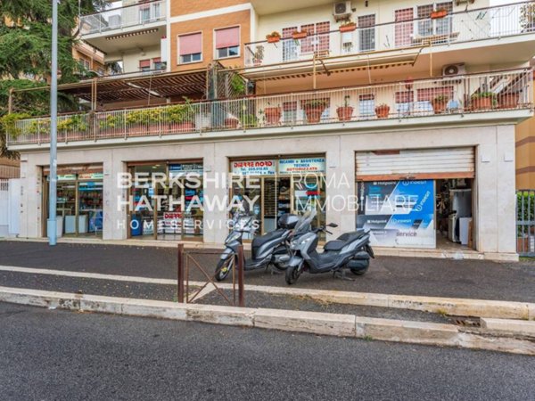 negozio in vendita a Roma in zona Torrevecchia