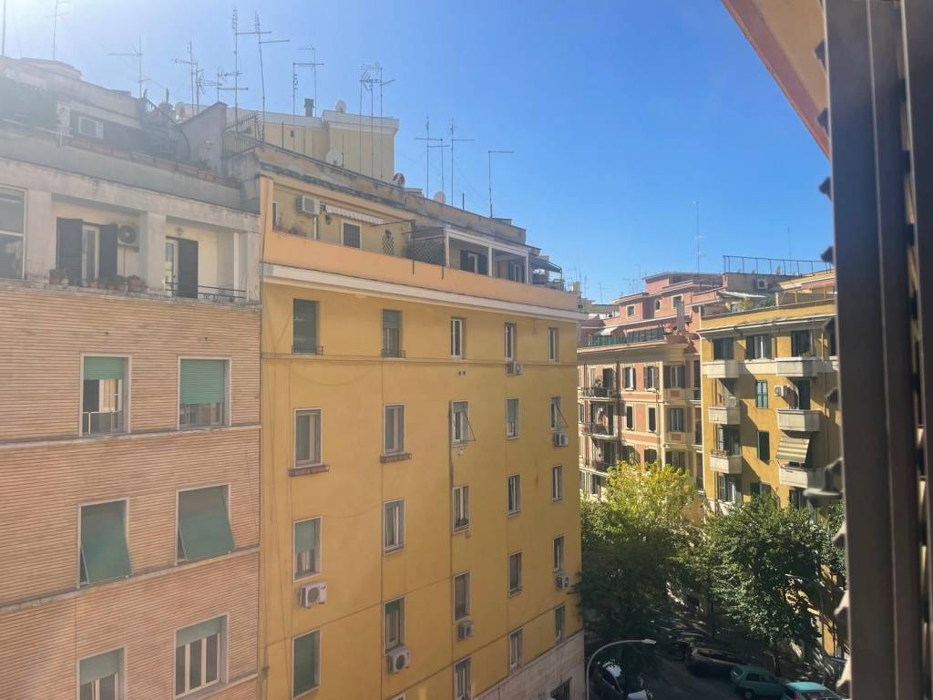 appartamento in vendita a Roma in zona Appio Latino