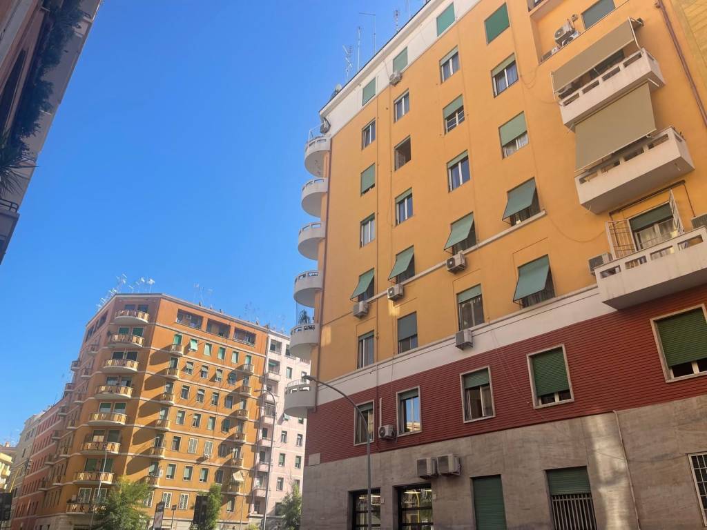 appartamento in vendita a Roma in zona Appio Latino