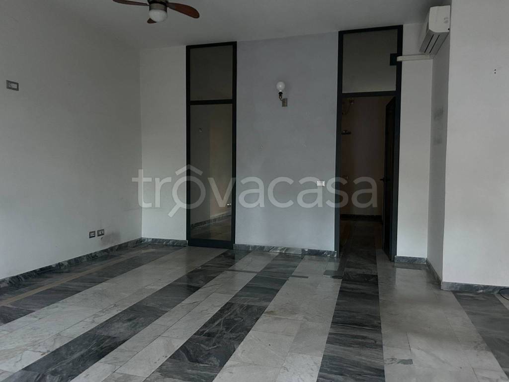 negozio in vendita a Roma in zona Tuscolano