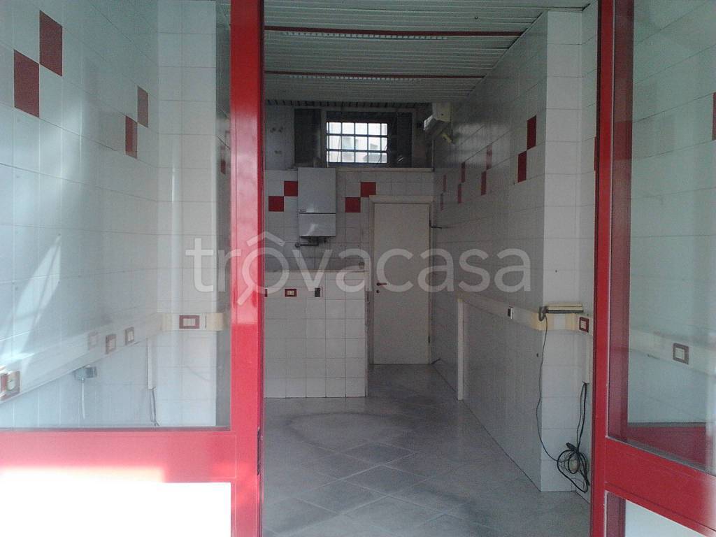 negozio in vendita a Roma in zona Appio Latino
