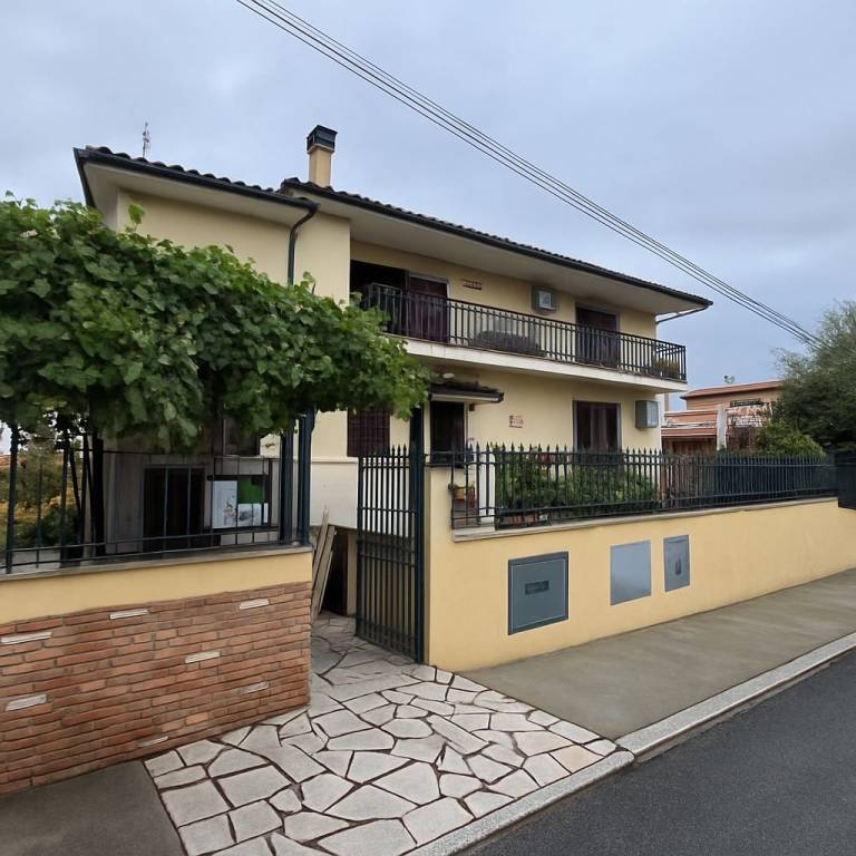 appartamento in vendita a Roma in zona Finocchio