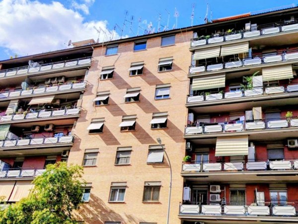 appartamento in vendita a Roma in zona Tuscolano