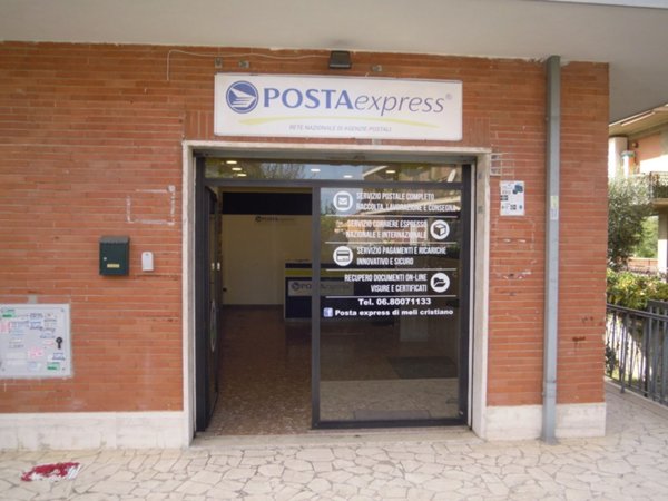 negozio in vendita a Roma in zona Grottarossa