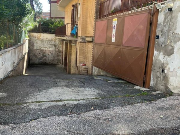 negozio in vendita a Roma in zona Grottarossa