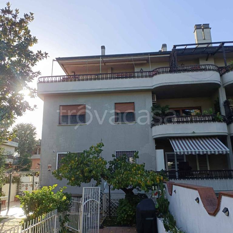 appartamento in vendita a Roma in zona Torre Gaia