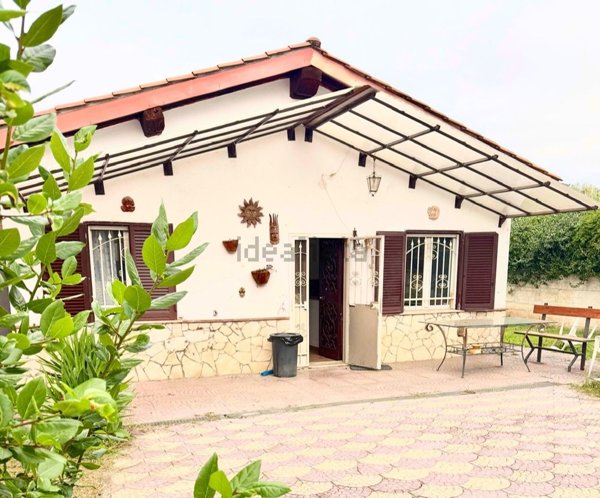 casa indipendente in vendita a Roma in zona Case Rosse