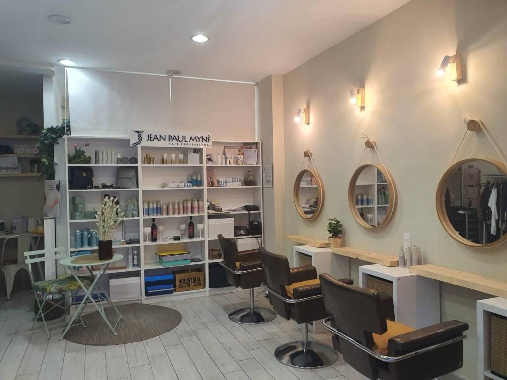 negozio in vendita a Roma in zona Castel Fusano