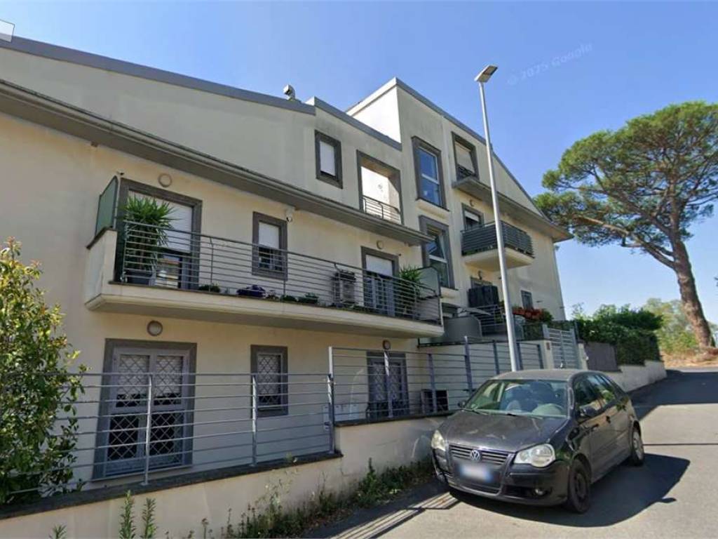 appartamento in vendita a Roma in zona Valle Muricana