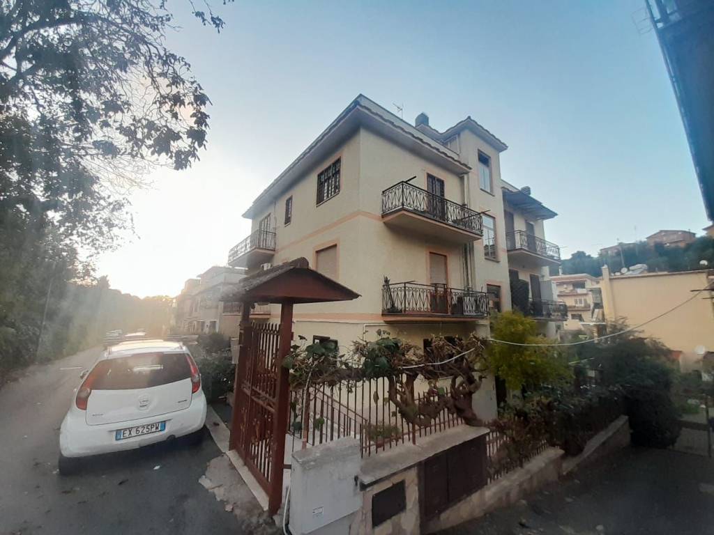 appartamento in vendita a Roma in zona Sette Bagni