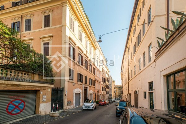 appartamento in vendita a Roma in zona Rione Monti/Campitelli