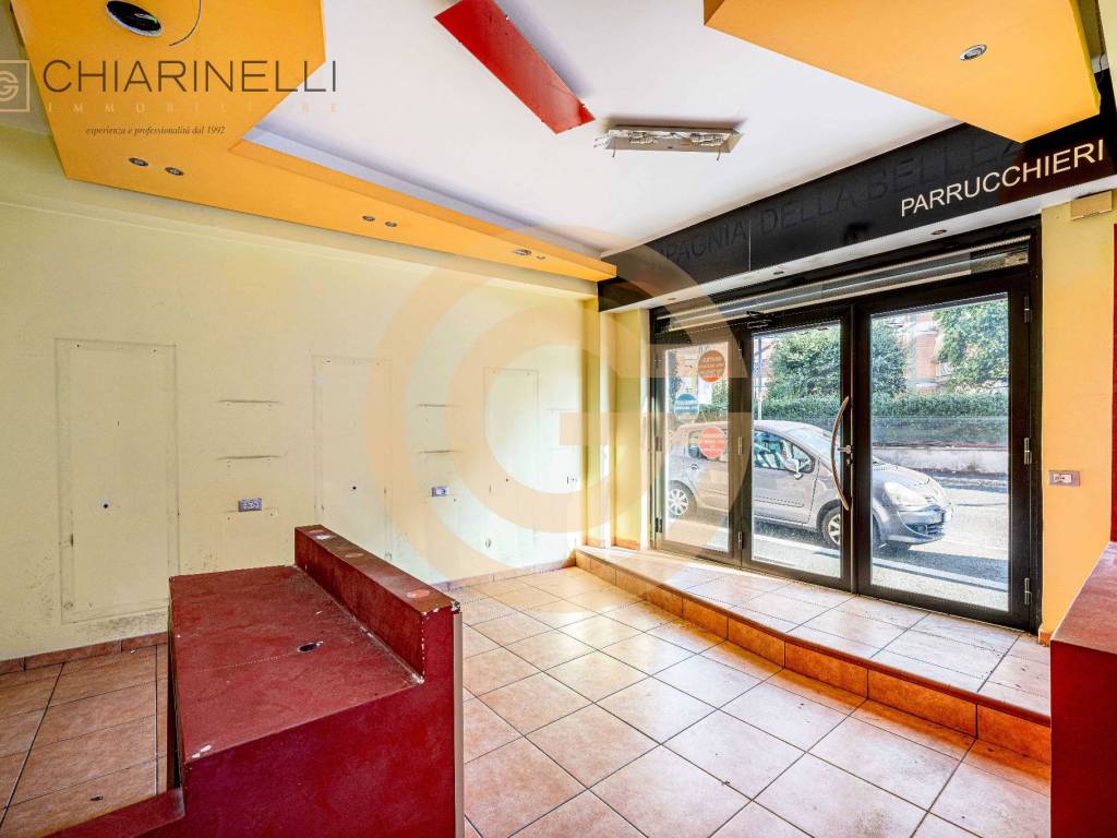 negozio in vendita a Roma in zona Portuense