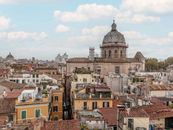 appartamento in vendita a Roma in zona Rione Regola