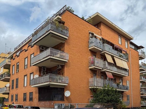 appartamento in vendita a Roma in zona Portuense