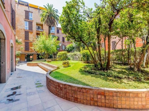 appartamento in vendita a Roma in zona Trevi-Colonna