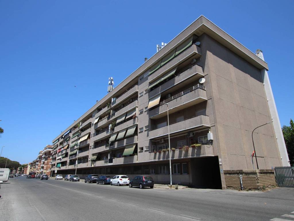 appartamento in vendita a Roma in zona Ostia Antica