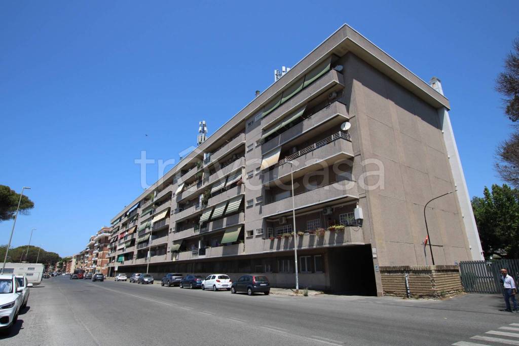 appartamento in vendita a Roma in zona Ostia