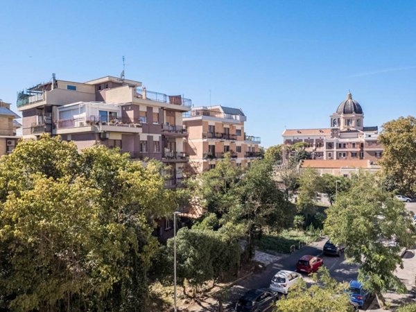 appartamento in vendita a Roma in zona Ostia