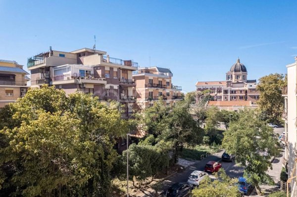 appartamento in vendita a Roma in zona Ostia