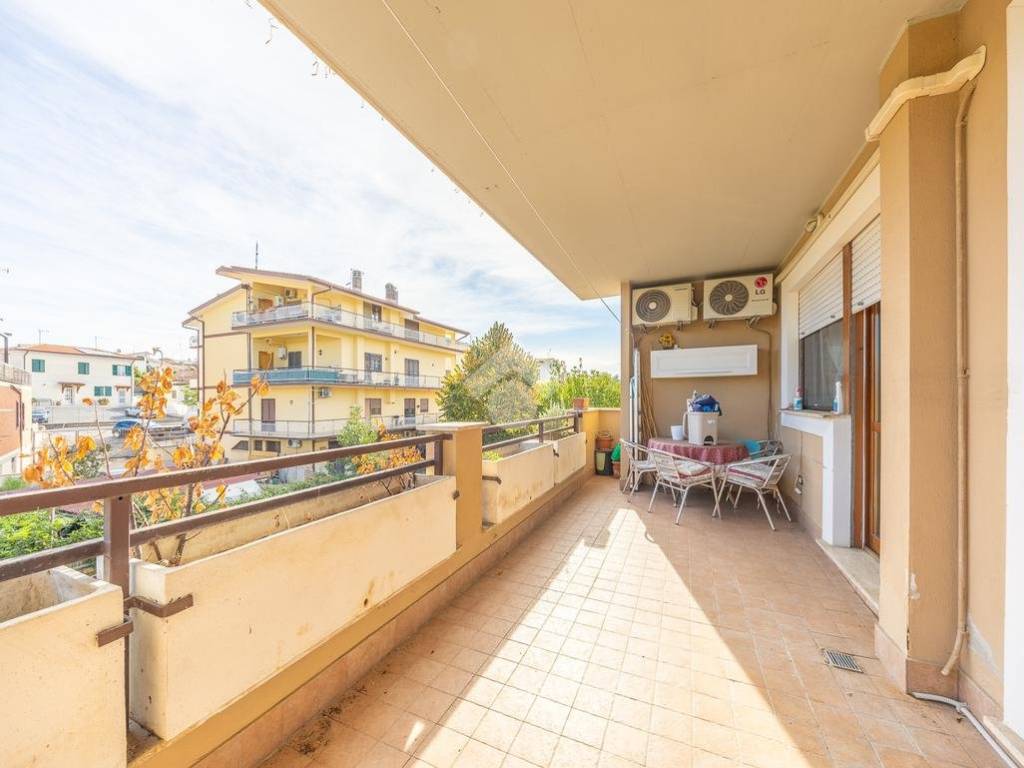 appartamento in vendita a Roma in zona Castelverde