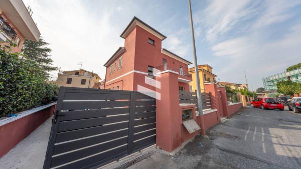 appartamento in vendita a Roma in zona Appio Pignatelli