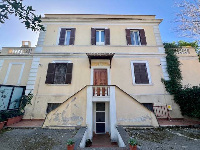 appartamento in vendita a Roma in zona Cinecittà