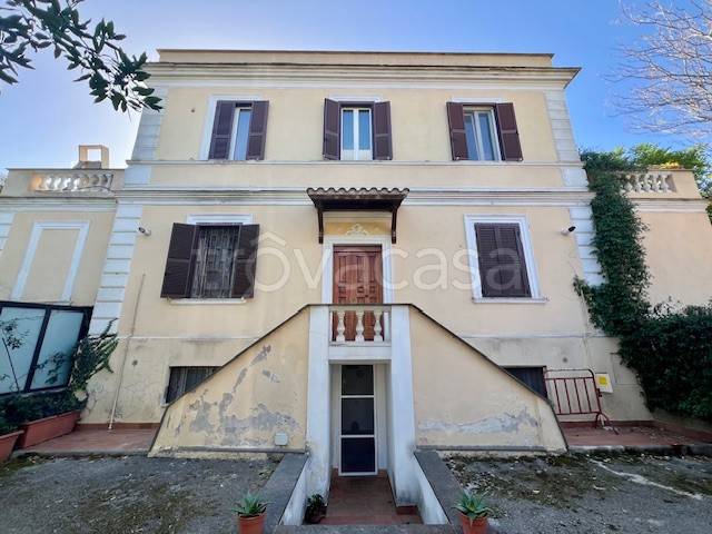 appartamento in vendita a Roma in zona Tuscolano