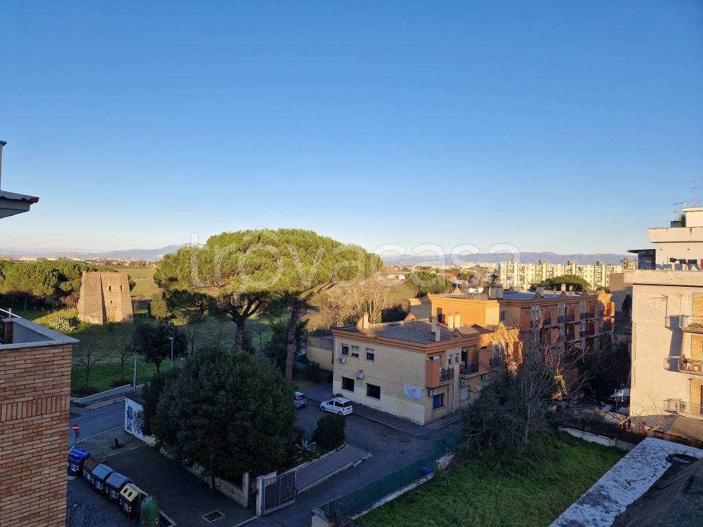 appartamento in vendita a Roma in zona Torre Maura