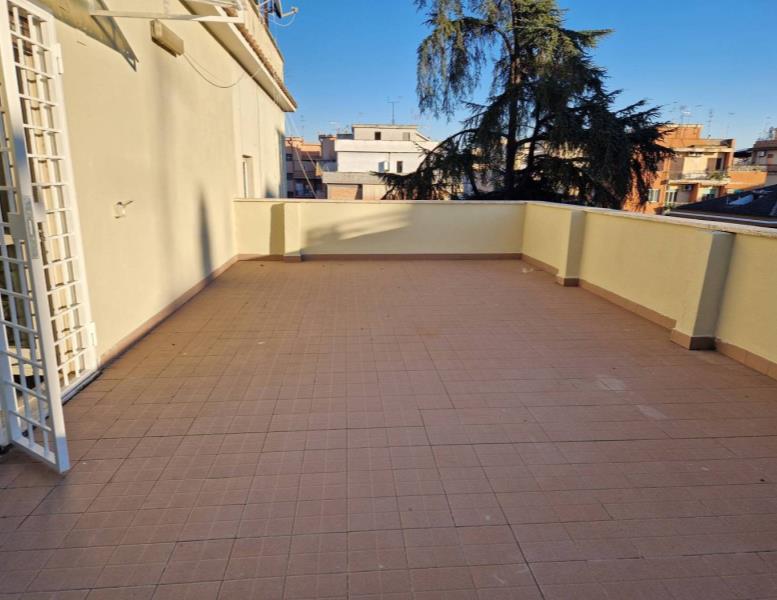 appartamento in vendita a Roma in zona Torre Maura