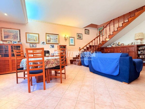 casa indipendente in vendita a Roma in zona Acilia