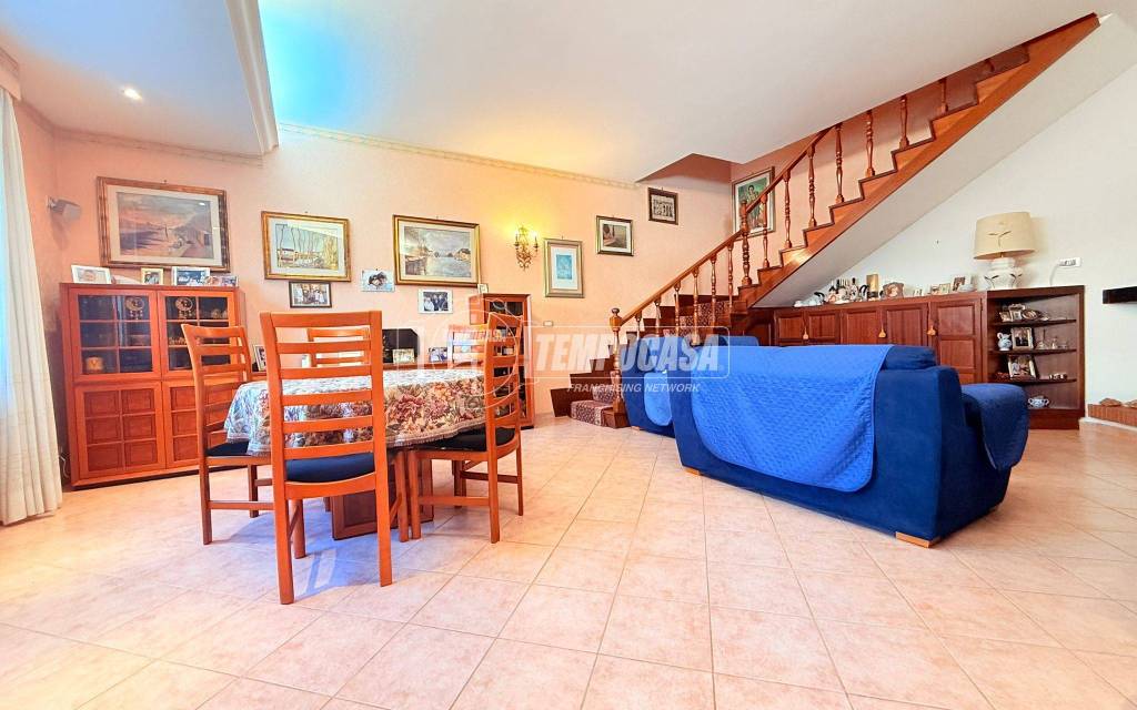 casa indipendente in vendita a Roma in zona Acilia