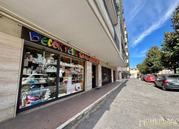 negozio in vendita a Roma in zona Ponte di Nona