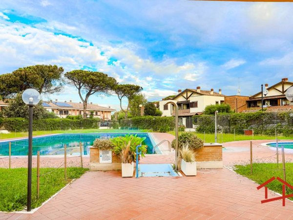 appartamento in vendita a Roma in zona Casal Palocco