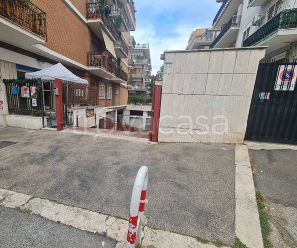 locale di sgombero in vendita a Roma in zona Appio Claudio