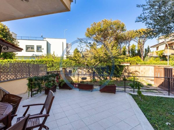 casa indipendente in vendita a Roma in zona Mezzocammino