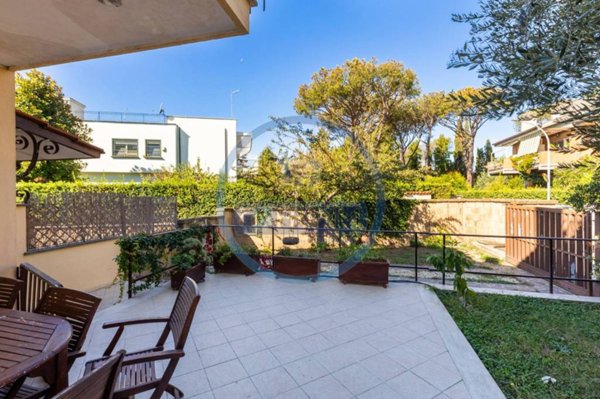 casa indipendente in vendita a Roma in zona Mezzocammino