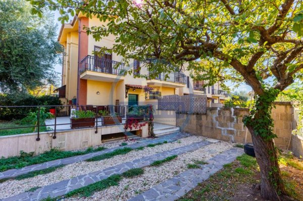 casa indipendente in vendita a Roma in zona Mezzocammino