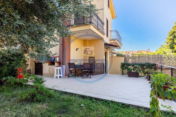casa indipendente in vendita a Roma in zona Mezzocammino