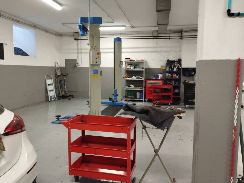 negozio in vendita a Roma in zona Acilia