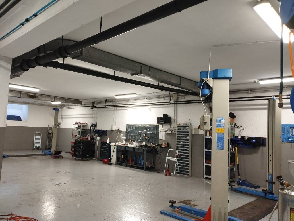 negozio in vendita a Roma in zona Acilia